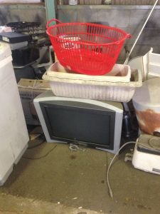 福山市大門町付近で回収させて頂いた液晶テレビです。