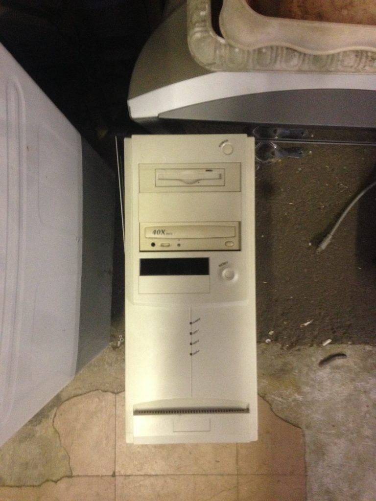 福山市箕沖町で不用品回収したパソコン本体