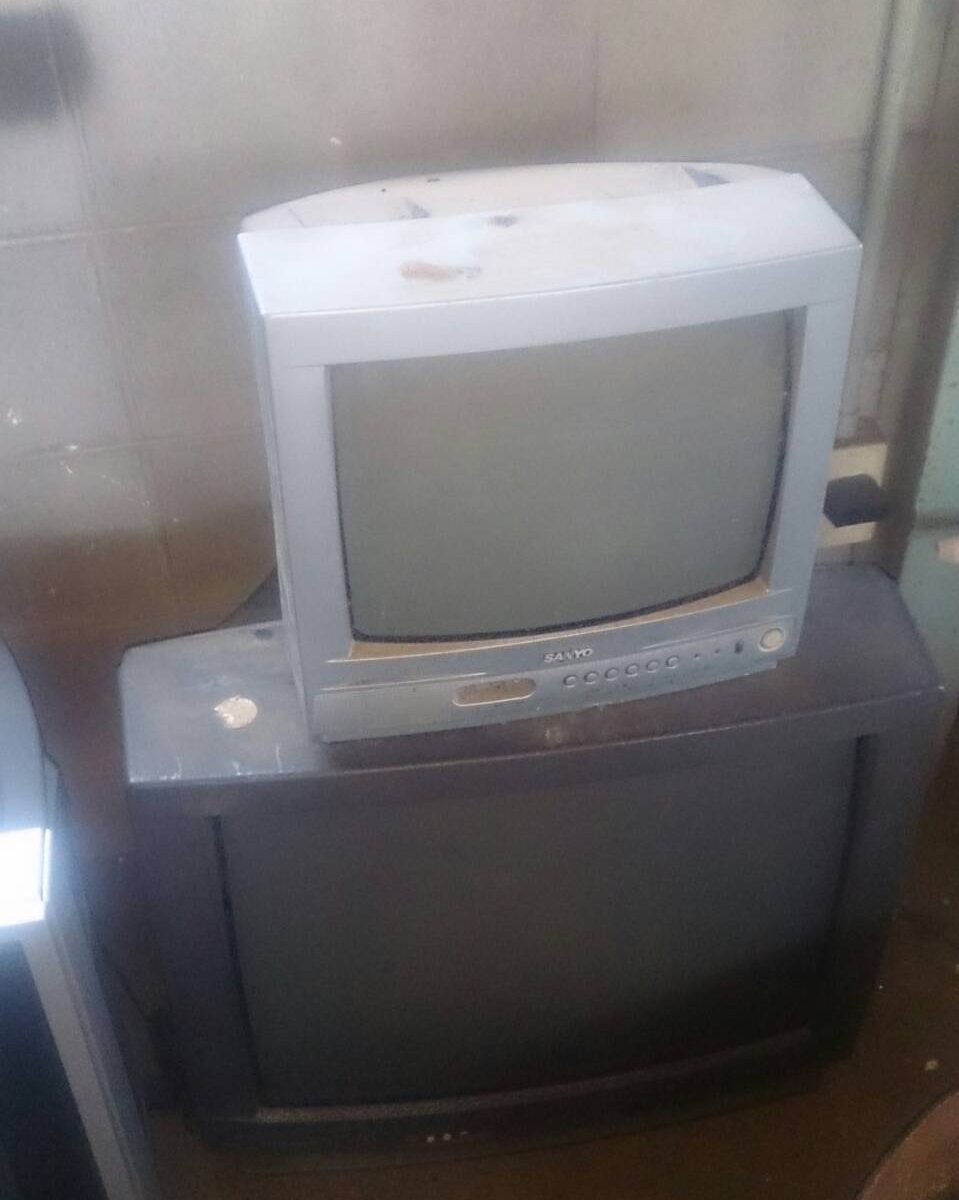 倉敷市玉島爪崎で不用品回収したテレビ２台