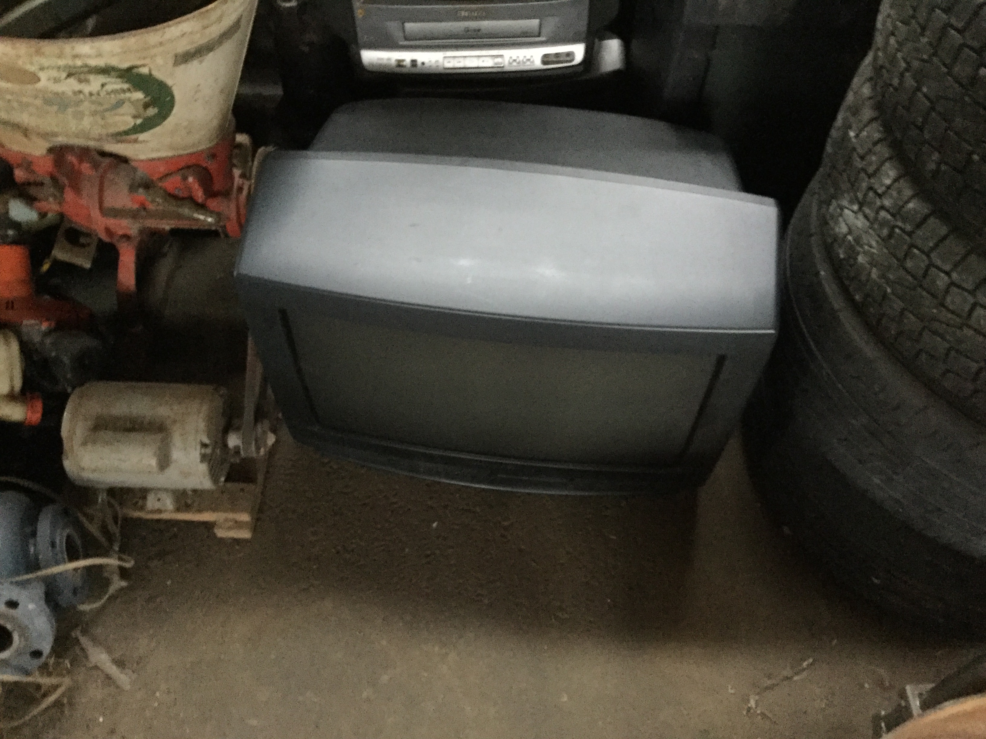 福山市沼隈町で回収した不用品のブラウン管テレビ