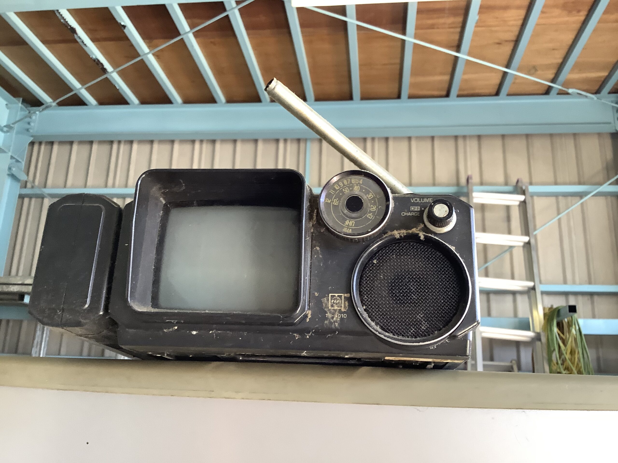 福山市今津町で回収した小型テレビ