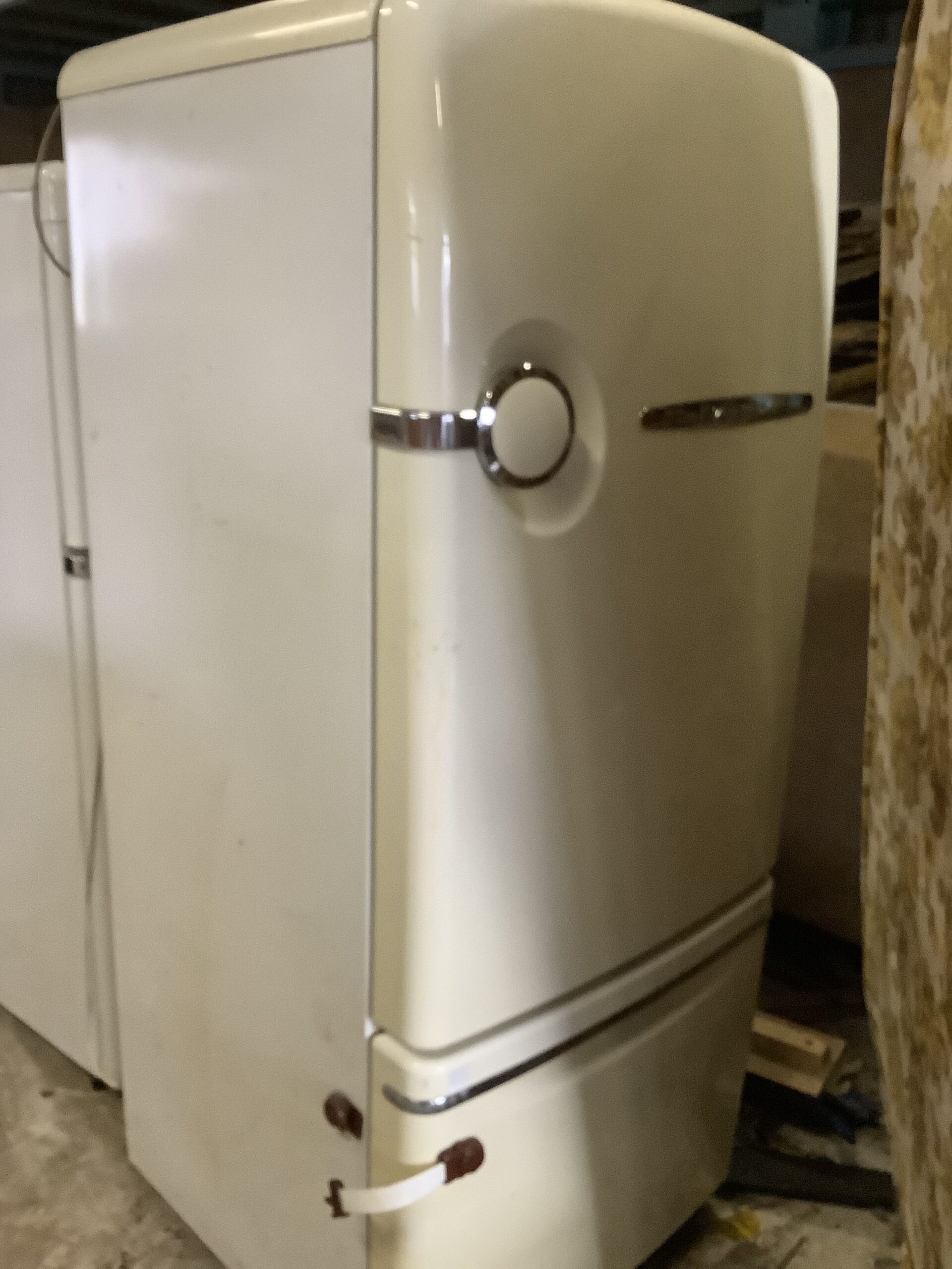 福山市内海町で回収した冷蔵庫