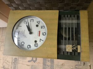 福山市春日町で回収した掛時計