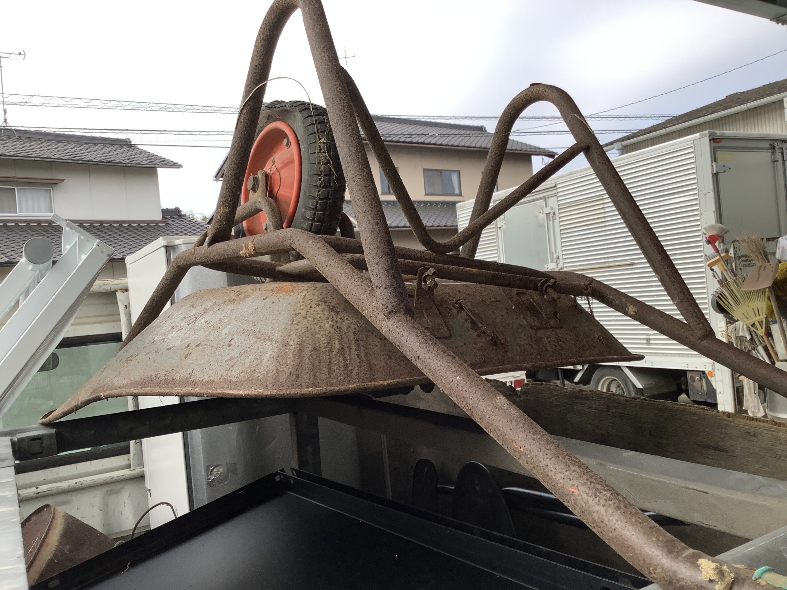 福山市熊野町で回収した手押し車
