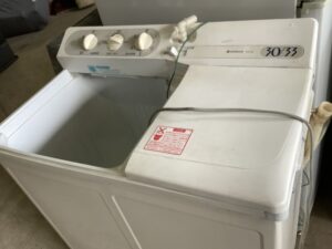 福山市大門町で回収した二槽式洗濯機