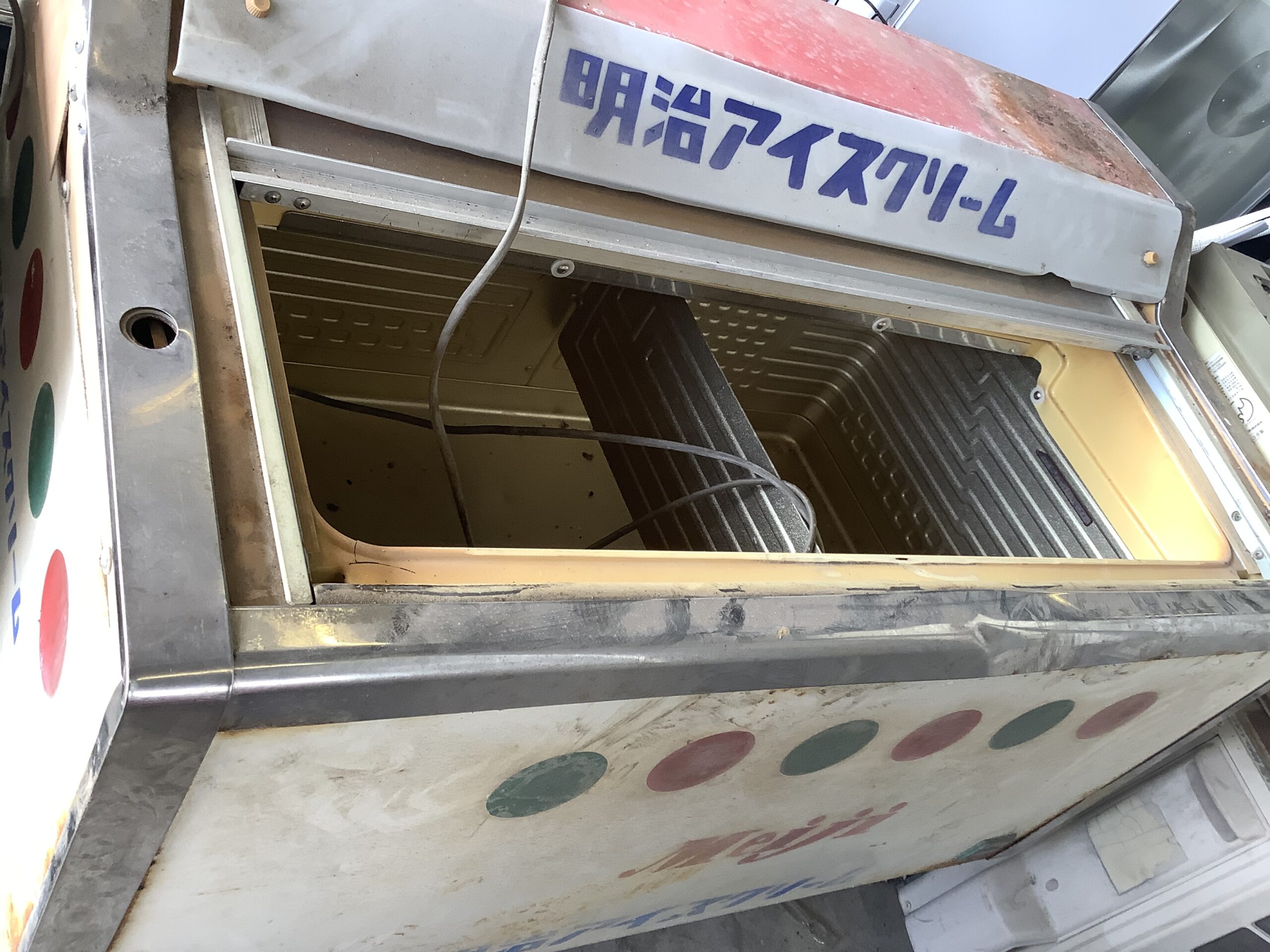 福山市内海町で回収した業務用冷蔵庫