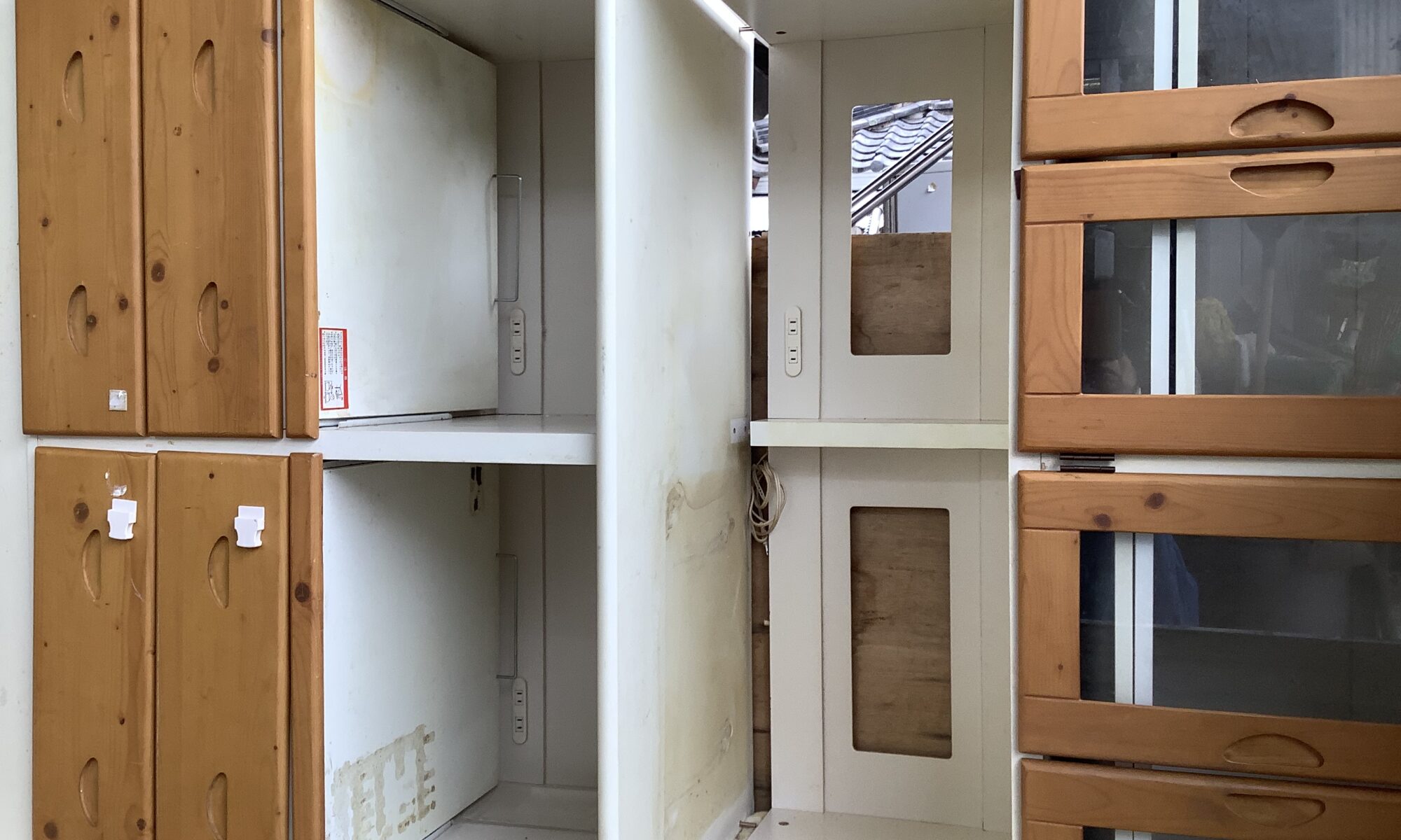 福山市新市町で回収した食器棚