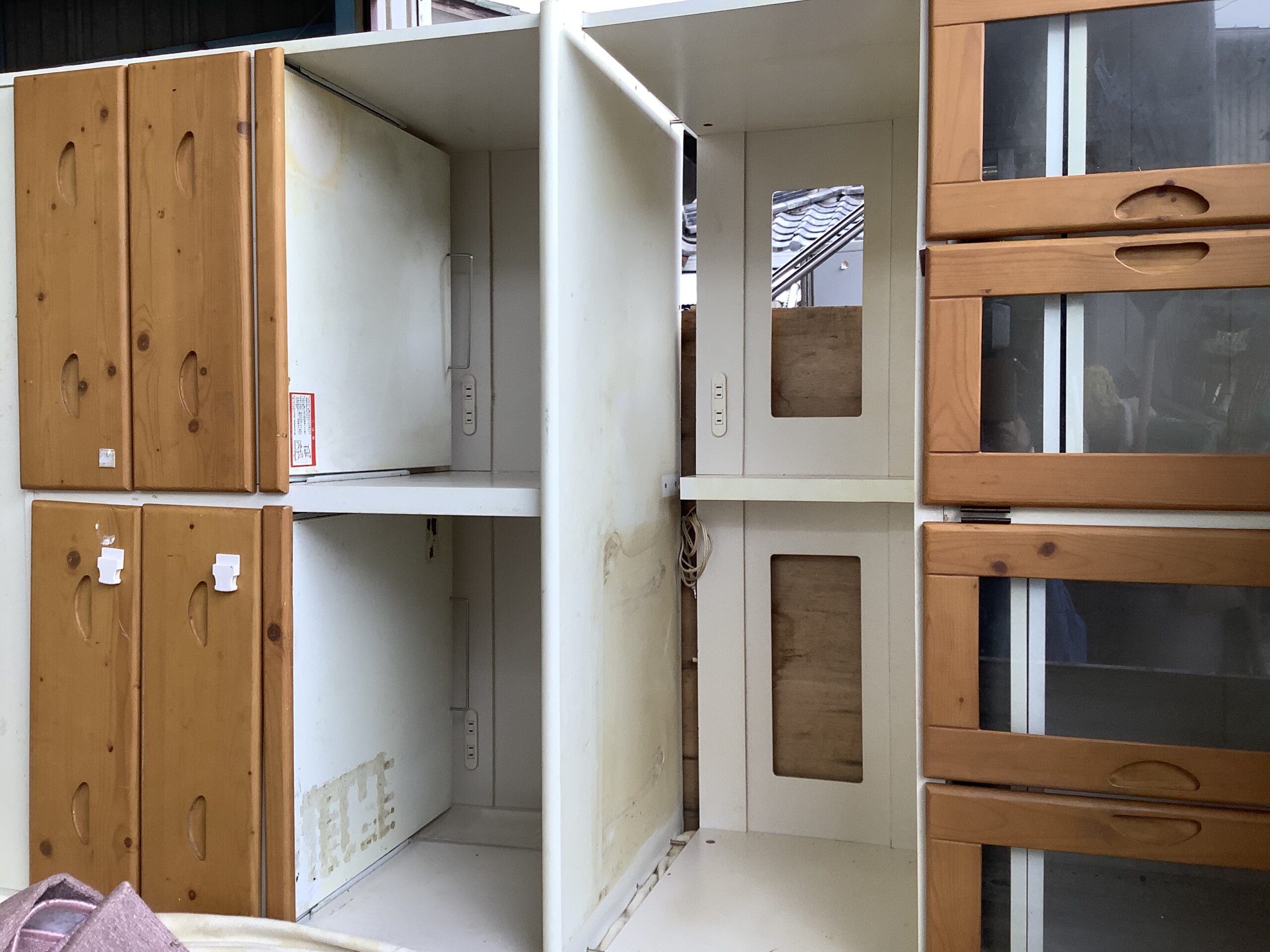 福山市新市町で回収した食器棚
