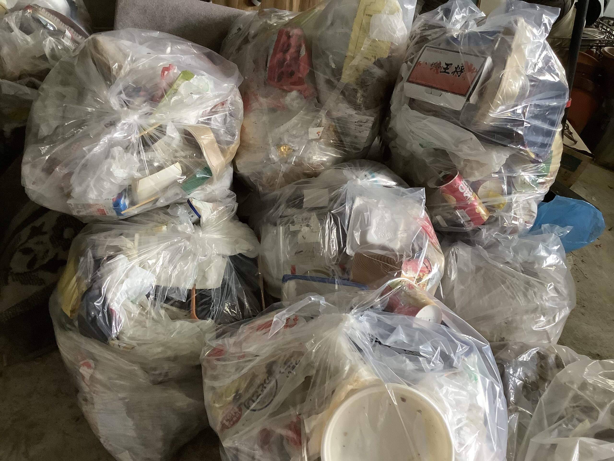 福山市今津町で片付け回収した大量のゴミ