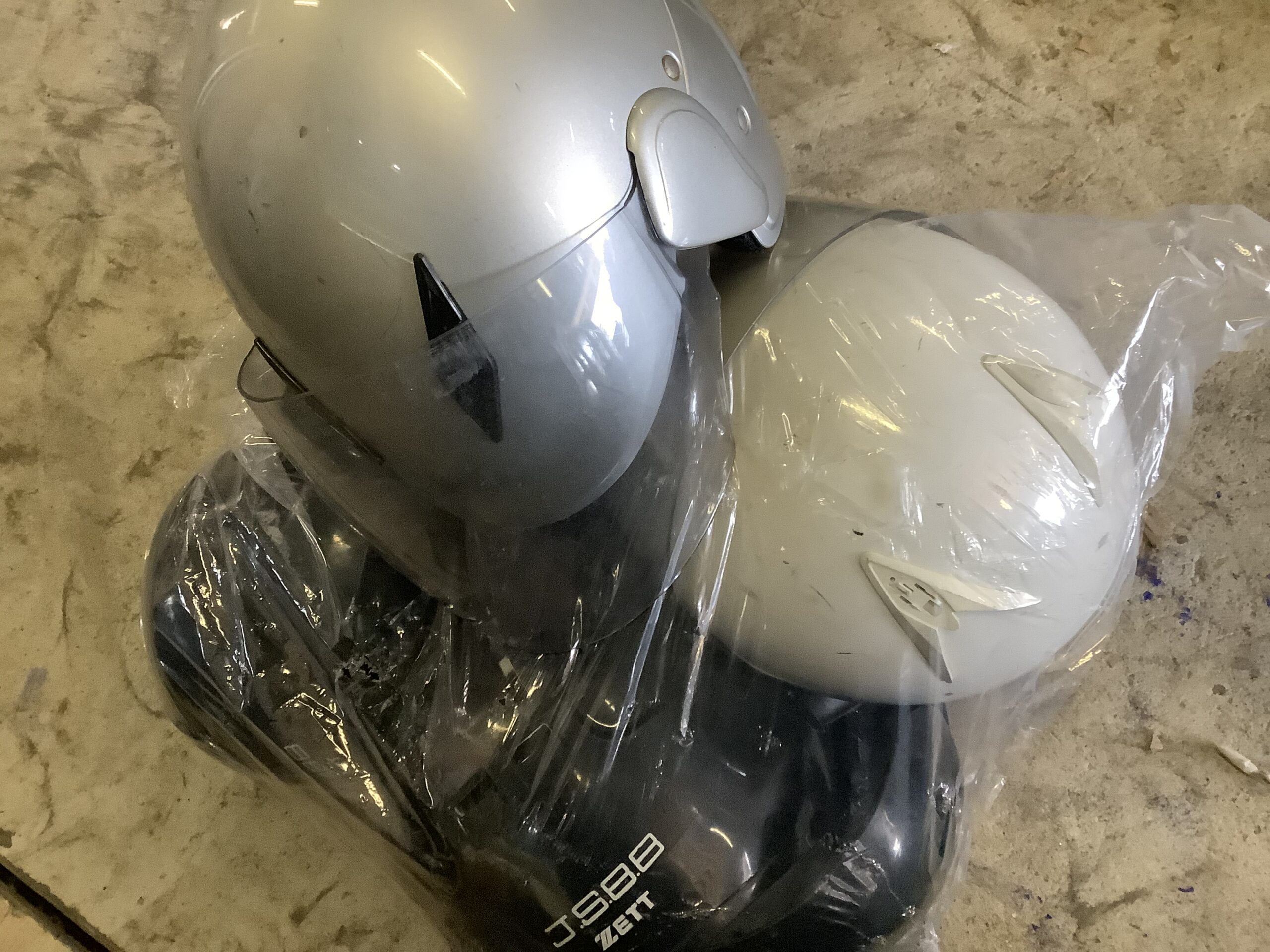 福山市大門町で回収したヘルメット