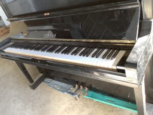 福山市新市町で回収したピアノ