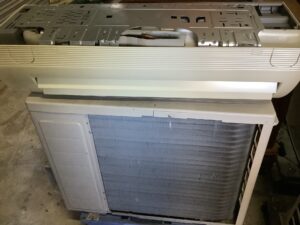 広島県府中市でエアコン取り外しから引き取りまでさせて頂きました。