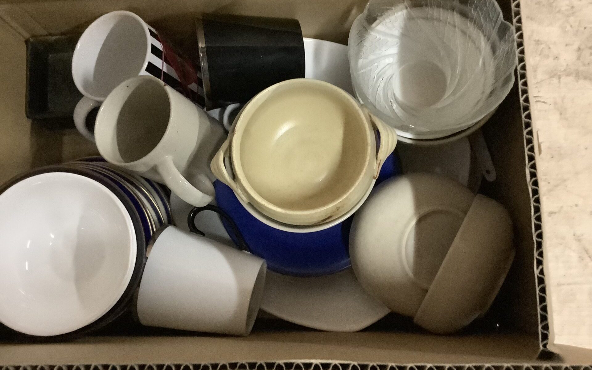 世羅郡世羅町で引き取り回収から処分までした食器