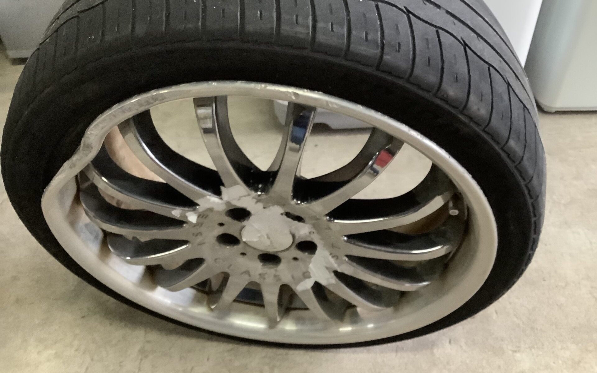 尾道市でタイヤの引き取りから処分までさせて頂きました。