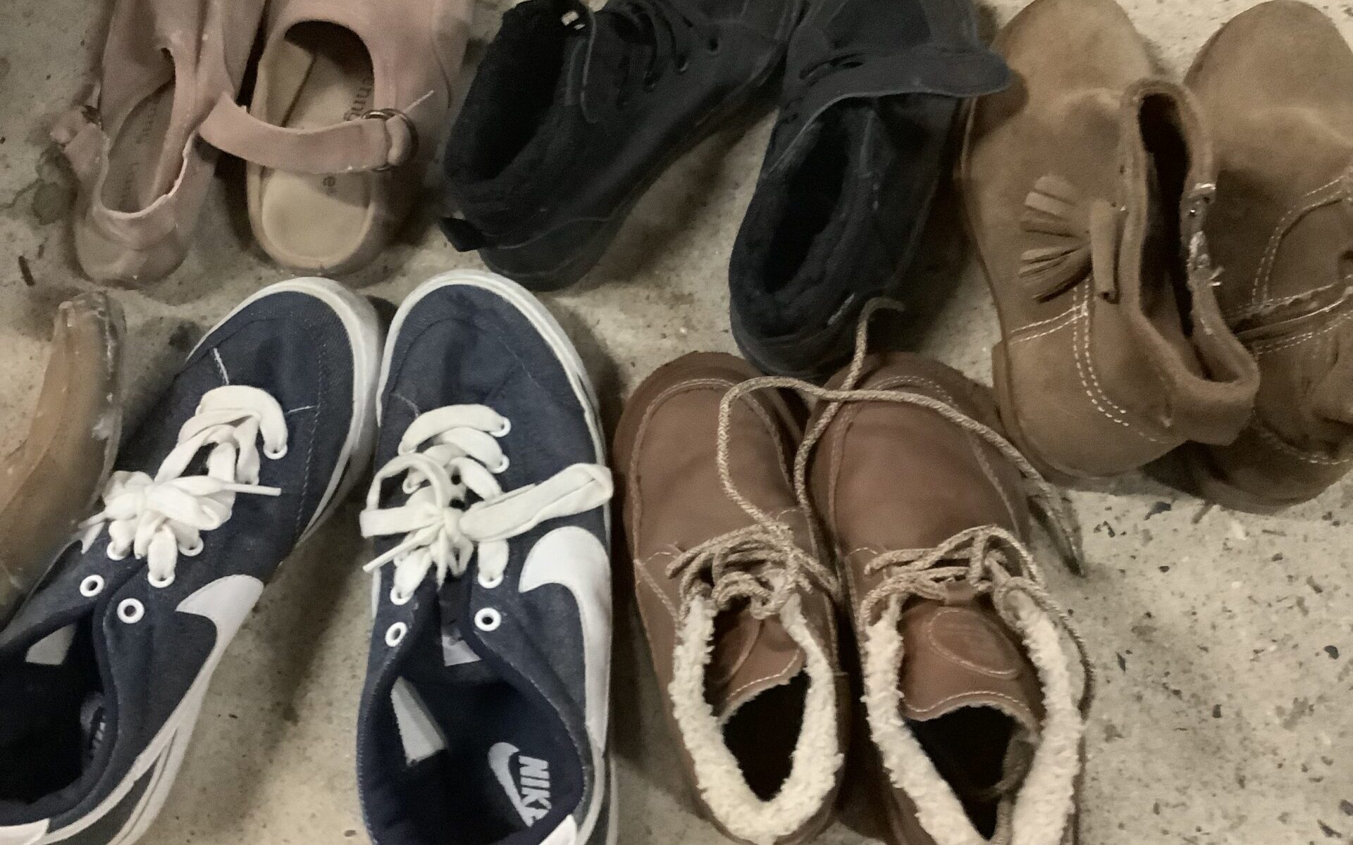 広島県三次市で引き取り回収から処分までした不用品の靴