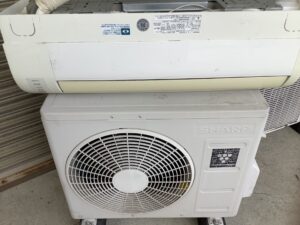 庄原市でエアコンの取り外しから回収までさせて頂きました。