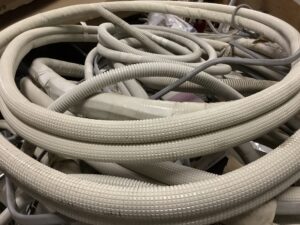 庄原市でエアコンの取り外しから回収までさせて頂きました。