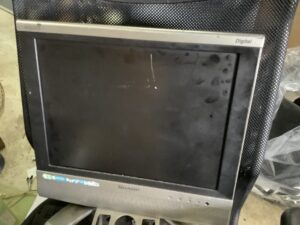 府中市府中町でテレビの引き取りから処分までさせて頂きました。