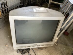 府中市上下町小堀でテレビの引き取りから処分までさせて頂きました。