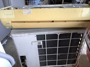 庄原市でエアコンの取り外しから処分までさせて頂きました。