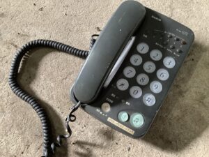 広島県神石高原町で引き取り回収から処分までした不用品の電話機