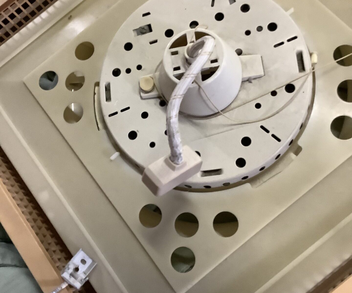 福山市引野町で引き取り回収から処分までした不用品の照明器具