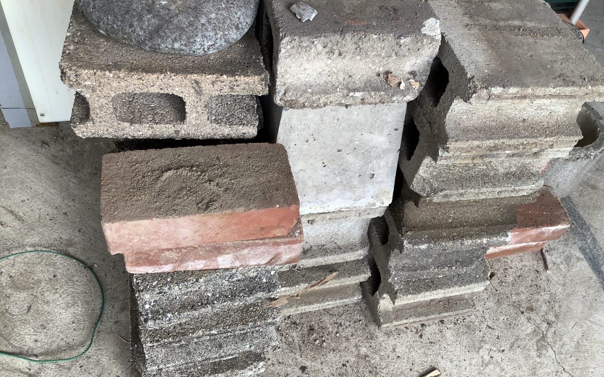 広島県竹原市で引き取り回収から処分までした不用品のブロック