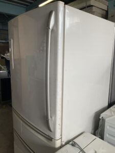 府中市府中町で冷蔵庫の引き取りから処分までさせて頂きました。