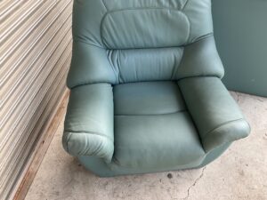 世羅郡世羅町戸張でソファーの引き取りから処分までさせて頂きました。