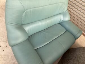 尾道市門田町でソファーの引き取りから処分までさせて頂きました。