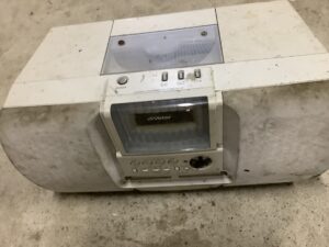 三次市三和町有原でラジカセの引き取りから処分までさせて頂きました。