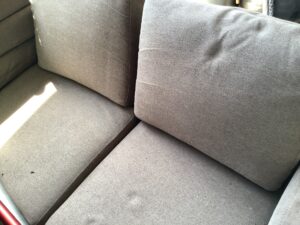 福山市蔵王町でソファーの回収から処分までさせて頂きました。