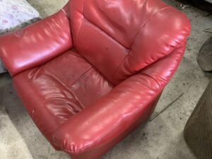 福山市新市町新市でソファーの引き取りから処分までさせて頂きました。