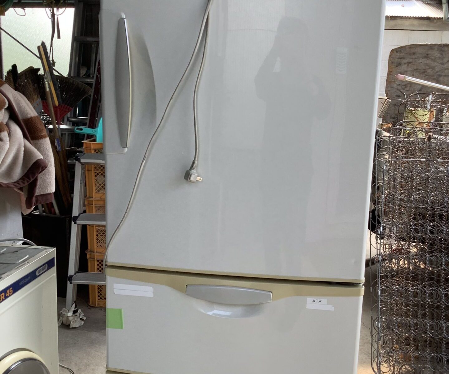 広島県尾道市で引き取り回収から処分までした冷蔵庫