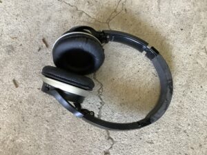 三原市本郷町本郷でオーディオ類のヘッドホンの引き取りをさせて頂きました。