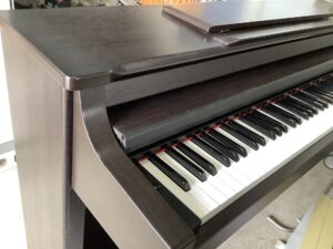 神石高原町亀石でピアノの引き取りから処分までさせて頂きました。