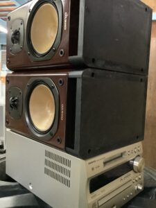 府中市上下町岡屋でコンポの引き取りから処分までさせて頂きました。