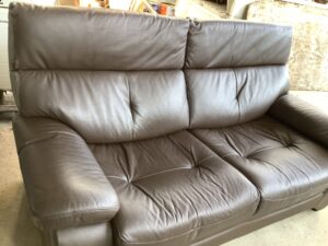 府中市鵜飼町でソファーの引き取りから処分までさせて頂きました。