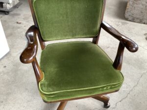 三次市君田町茂田で家具の椅子の回収から処分までさせて頂きました。