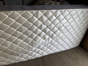 庄原市西本町でマットレスの引き取りから処分までさせて頂きました。