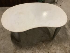 三次市小文町で家具のテーブルの回収から処分までさせて頂きました。