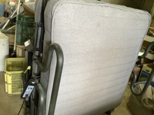 福山市春日町で折りたたみ式ベッドの回収から処分までさせて頂きました。