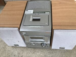 三原市糸崎町でコンポの回収から処分までさせて頂きました。