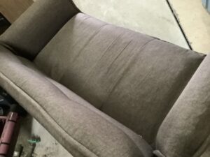 世羅郡世羅町重永でソファーの引き取りから処分までさせて頂きました。