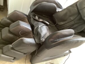 府中市阿字町でマッサージ機の引き取りから処分までさせて頂きました。