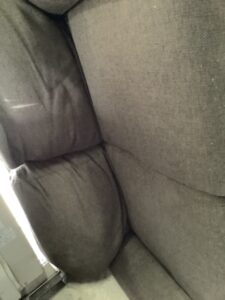 府中市阿字町でソファーの引き取りから処分までさせて頂きました。