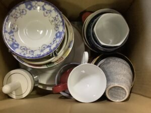 世羅郡世羅町東神崎で食器の引き取りから処分までさせて頂きました。