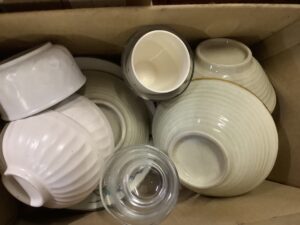 庄原市川北町で食器の引き取りから処分までさせて頂きました。