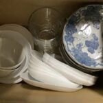 府中市元町で食器の回収から処分までさせて頂きました。
