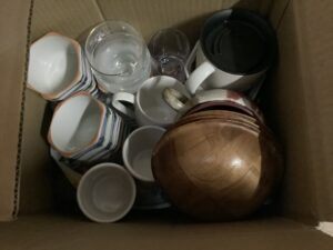 三次市三良坂町長田で食器の引き取りから処分までさせて頂きました。